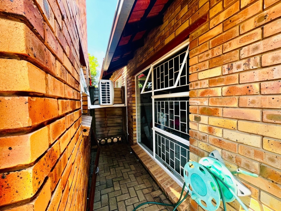 3 Bedroom Property for Sale in Langenhovenpark Free State